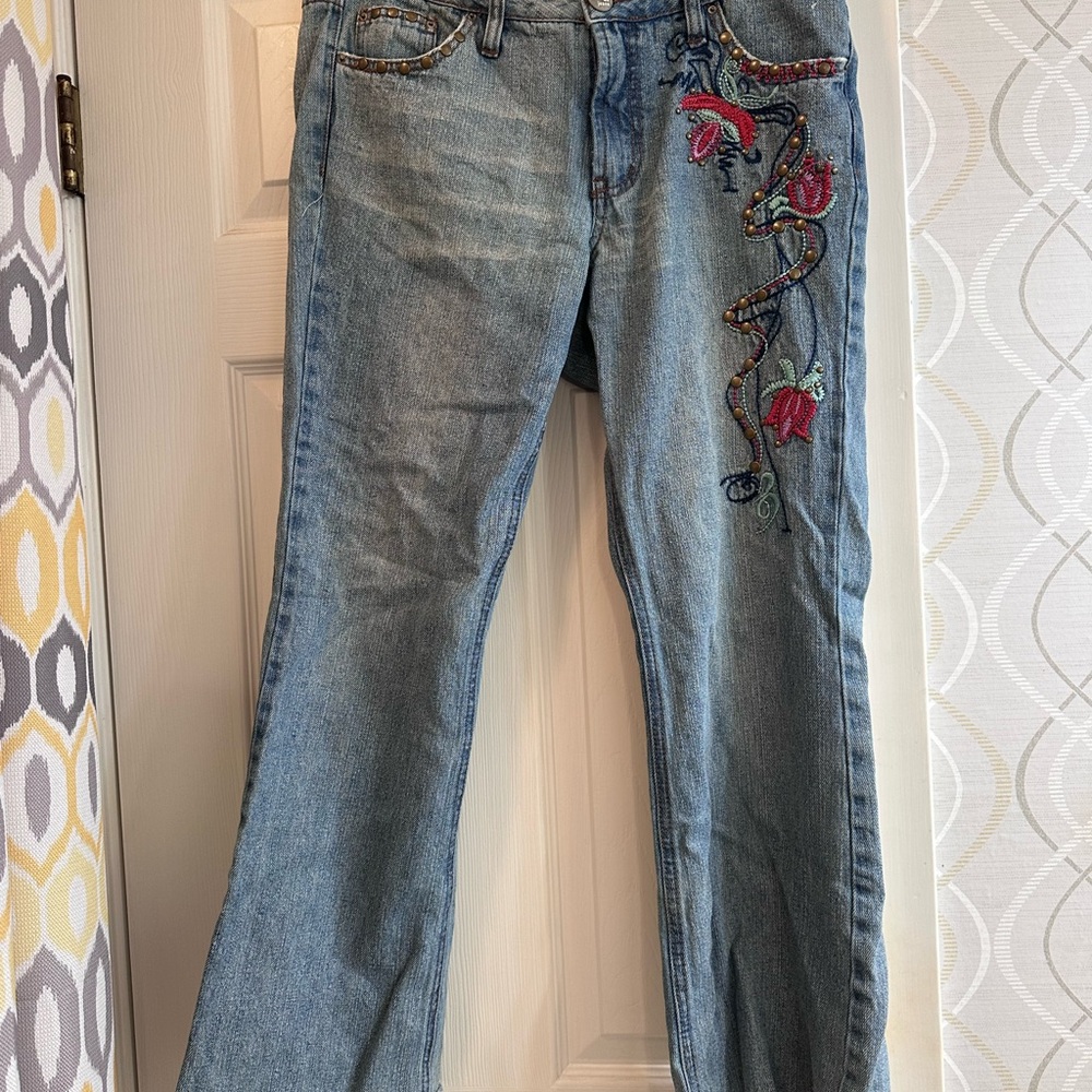 Embroidered distressed Blue d.Jeans size 10